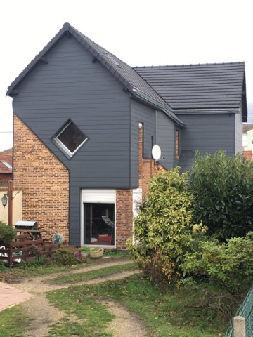 Bargade gris anthracite sur une maison