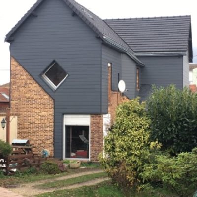 Bargade gris anthracite sur une maison